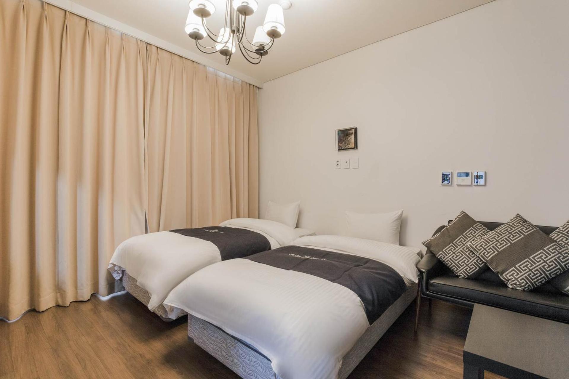 Deluxe Family Suite