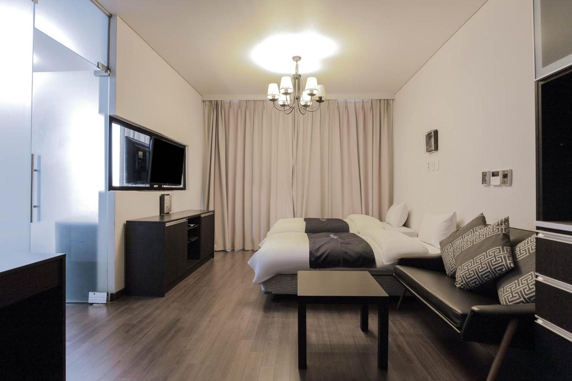Deluxe Family Suite